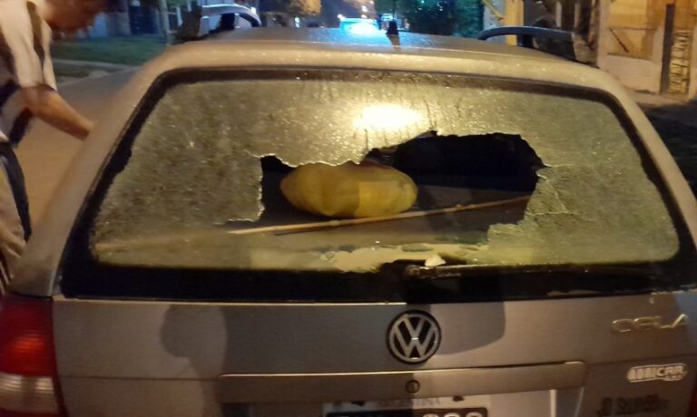 Vandalismo en Arrecifes: siguen rompiendo autos