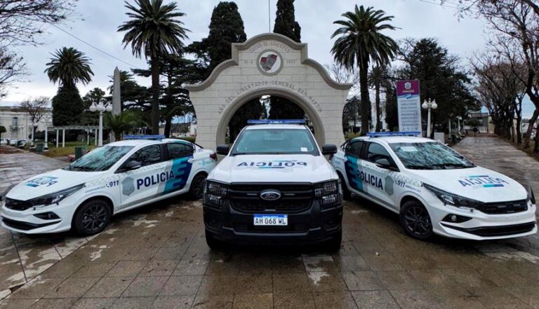 Presentan los nuevos móviles policiales en Arrecifes