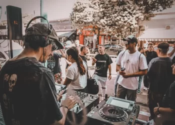 Cambian salir a bailar el viernes a la noche por el sábado a la mañana