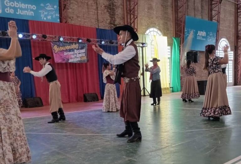 La Escuela Municipal de Danzas de Arrecifes se presentó en Junín