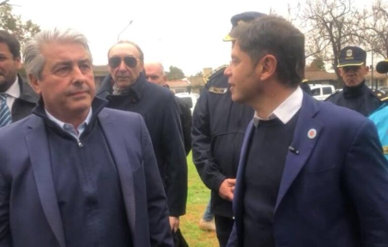 Por “cuestiones climáticas” Kicillof no vino a Arrecifes pero sí a Pergamino y entregó patrulleros en Sarmiento