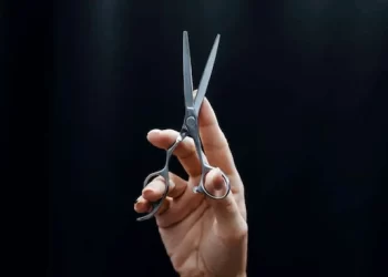 Una menor atacó a otra con una tijera