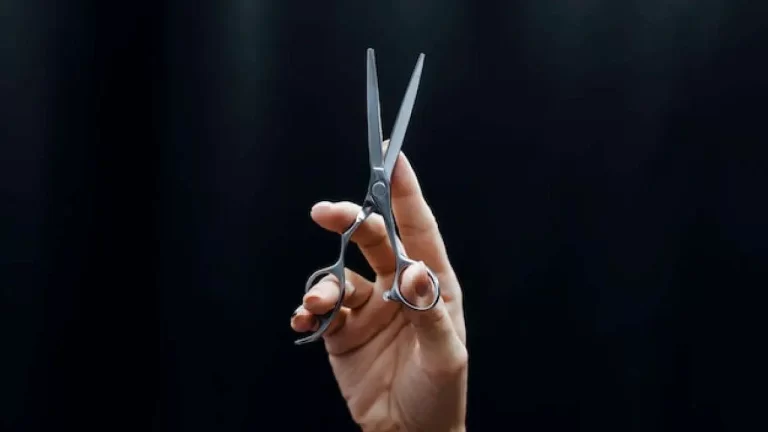 Una menor atacó a otra con una tijera