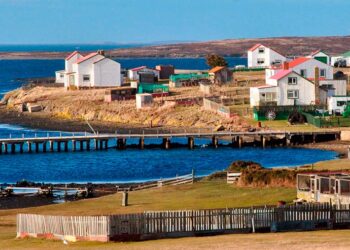 Inauguran un mojón sobre Malvinas en un Jardín Maternal