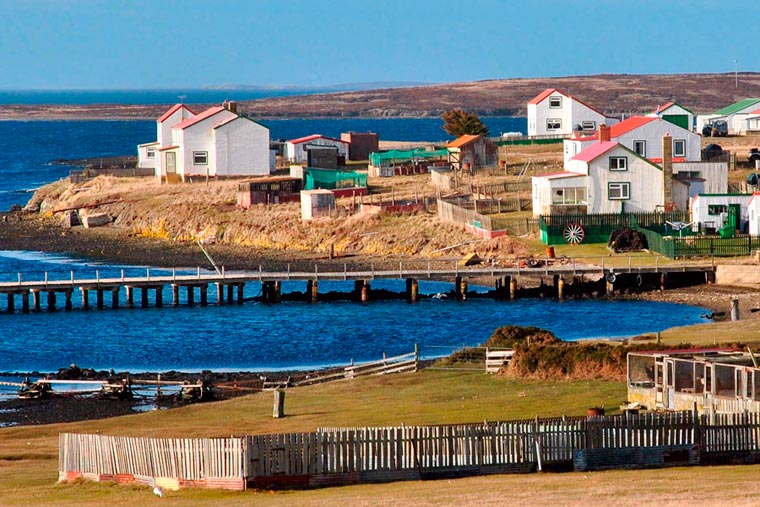 Inauguran un mojón sobre Malvinas en un Jardín Maternal