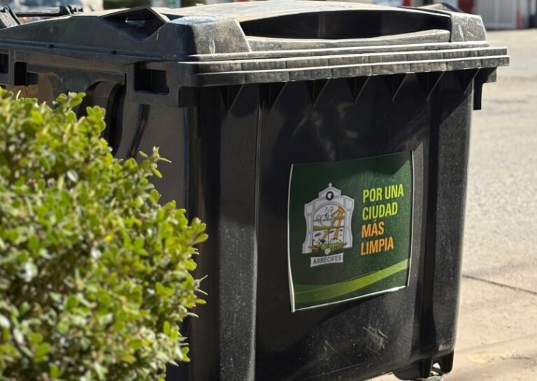 Piden que no tiren residuos no domiciliarios en los contenedores