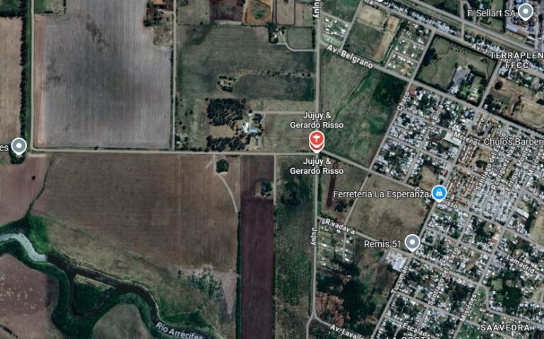 Denunció que le construyeron en su terreno