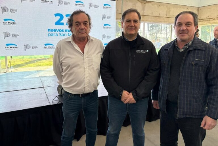 Funcionarios de Seguridad de Arrecifes, en presentación de nuevo sistema