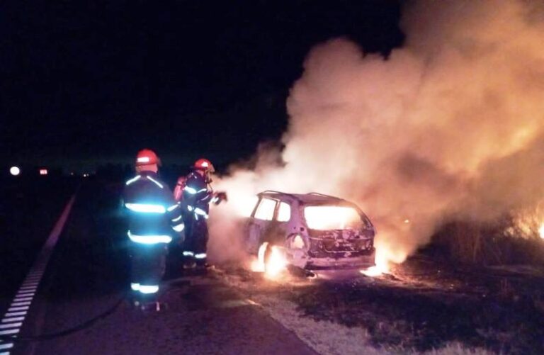 Incendio de un auto en ruta 8