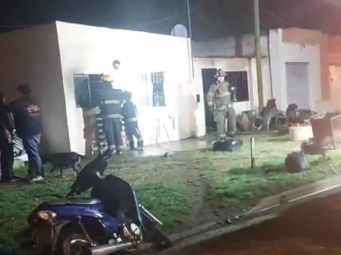 VIDEO. Se incendió una casa en calle Alberdi