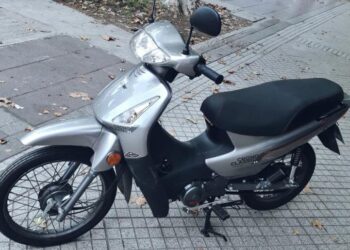 Le robaron la moto a un delivery