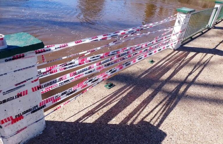 Cerraron momentáneamente la pasarela del Balneario