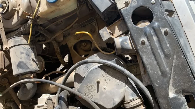 Se quedó sin combustible y le robaron la batería