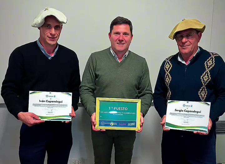 Bouvier distinguió a los campeones regionales de alambradores