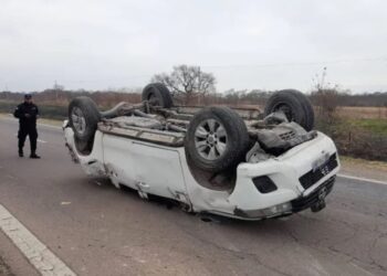 Choque entre una Hilux y un Falcon generó todo tipo de comentarios