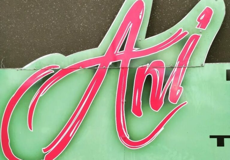 Descargo de propietarios de una tienda tras un allanamiento