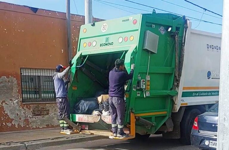 Día 14 de paro municipal: empresa de San Nicolás recoge los residuos en Arrecifes