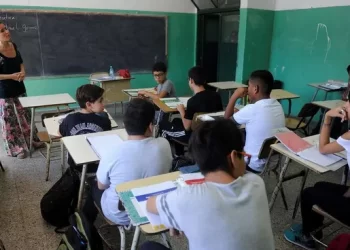 Grave: apenas 1 de 10 argentinos terminan la Secundaria en tiempo y forma