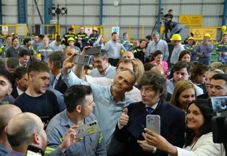 Milei presentó su nuevo plan en San Nicolás, con acompañamiento arrecifeño