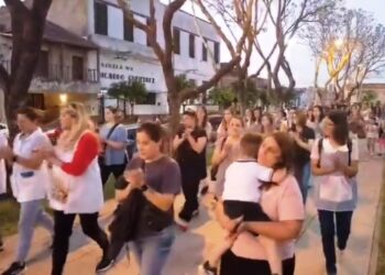 Gran convocatoria en el Abrazo Solidario Docente en Arrecifes