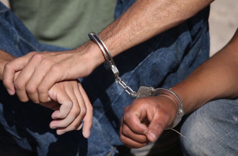 Agarraron a dos menores  que andaban por los techos