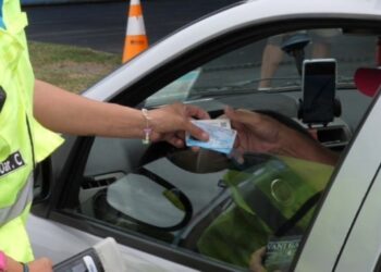 Advierten las penas por conducir con licencias truchas