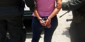 Una chica le cortó la cara a otra y terminó detenida
