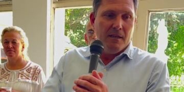 Bouvier brindó por la Navidad con los empleados municipales