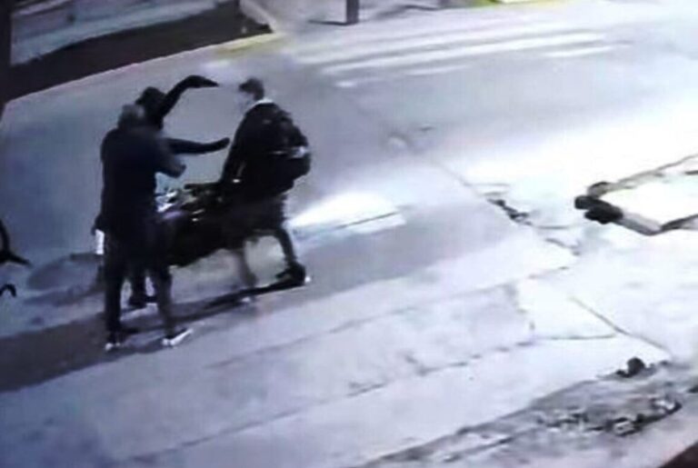 Robo de moto a mano armada