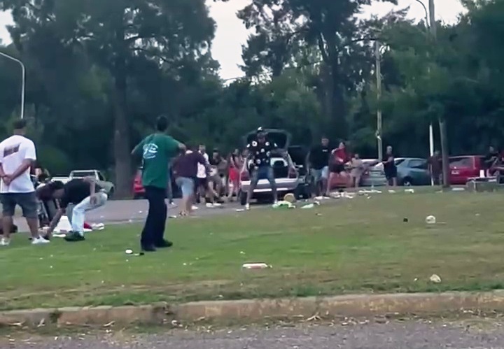 Batalla campal navideña en la Rotonda de Baradero