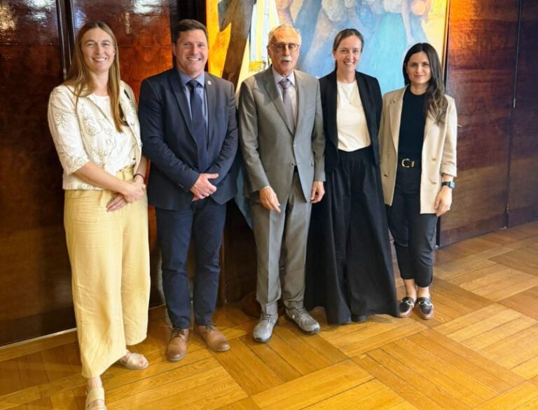 Bouvier se reunió con autoridades nacionales de salud