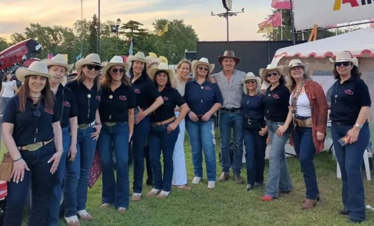 Cena y fiesta texana en Capitán Sarmiento