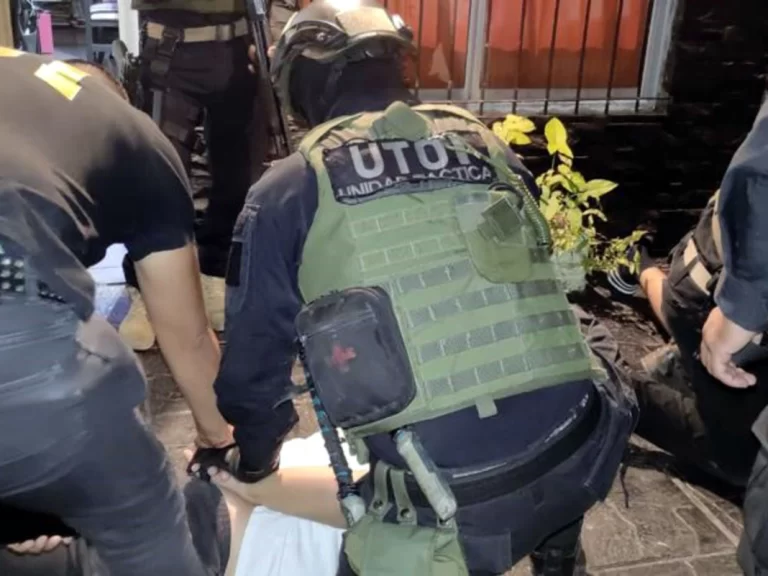 Un policía y un delincuente muertos en un tiroteo en San Martín