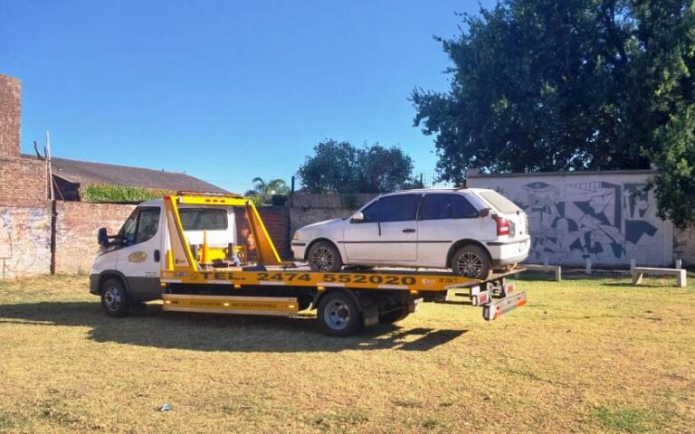 Secuestraron tres autos abandonados en la calle