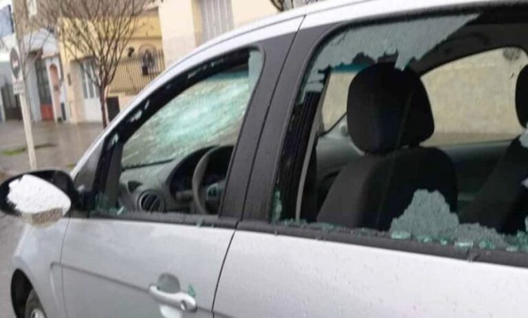 De locos: le rompió el auto porque lo eliminó de un grupo de WhatsApp