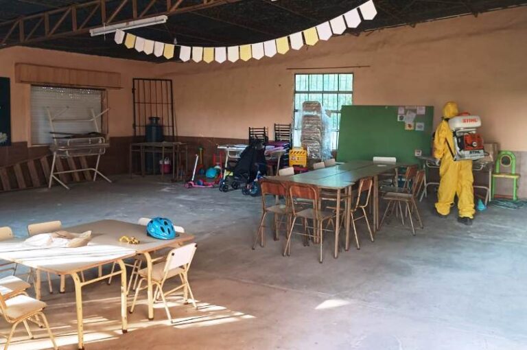 Empezaron las tareas de desinsectación antes del inicio de clases