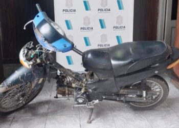 Le robaron la moto, la policía la recuperó enseguida y el chorro quedó libre