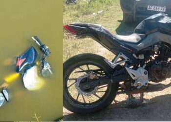 Encuentran en el agua del río Arrecifes una moto robada en 2022