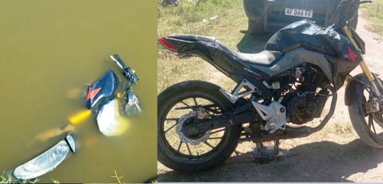 Encuentran en el agua del río Arrecifes una moto robada en 2022