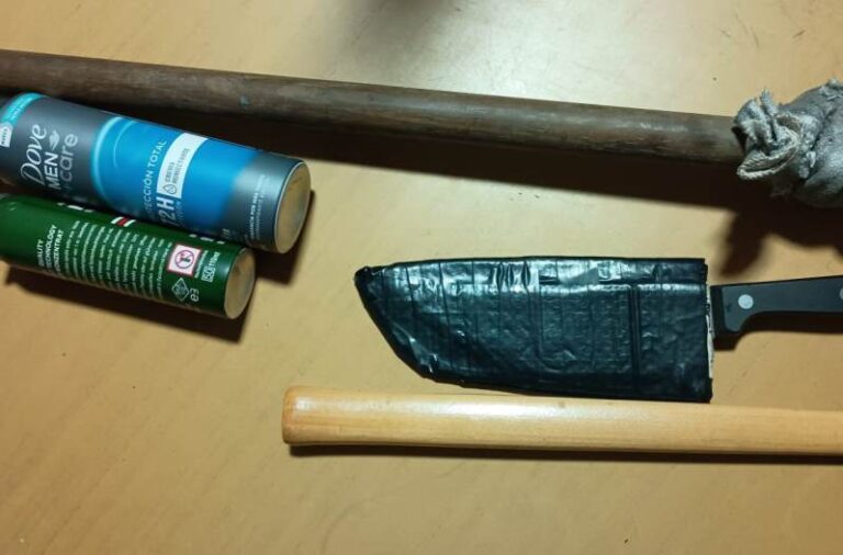 Entró con un palo a robar en un supermercado