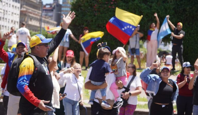 Celebración y protestas en Buenos Aires por la detención de Maduro