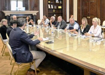 Salto y Sarmiento firmaron convenios con Provincia para equipar sus distritos