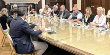 Salto y Sarmiento firmaron convenios con Provincia para equipar sus distritos