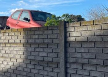 Vecinos de Todd vuelven a reclamar por el riesgoso depósito de autos