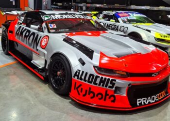 Valentín Aguirre presentó su Camaro con nuevo equipo