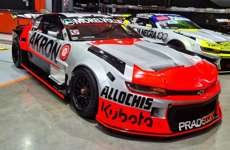 Valentín Aguirre presentó su Camaro con nuevo equipo