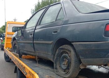 Secuestran otro auto abandonado en la calle