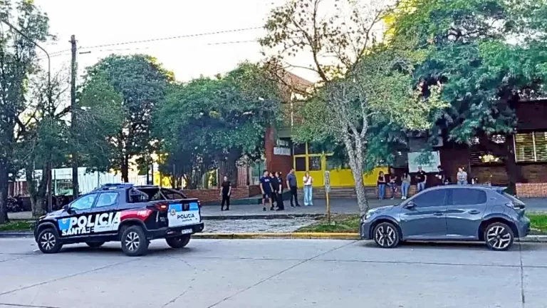 Horror en Santa Fe: un alumno entró a los tiros en una escuela y mató a otro