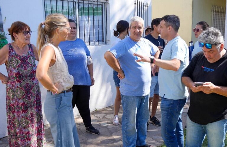 La Provincia envió materiales para la construcción de un SUM en Capilla Santa Cruz