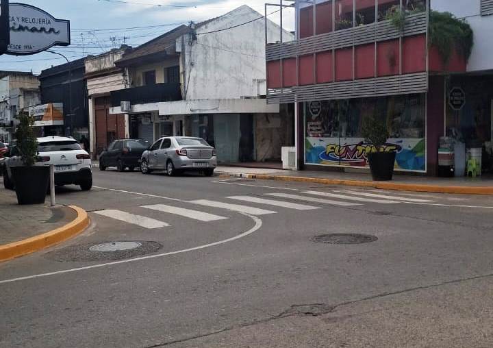 Retiran más bolardos de calle Ricardo Gutiérrez